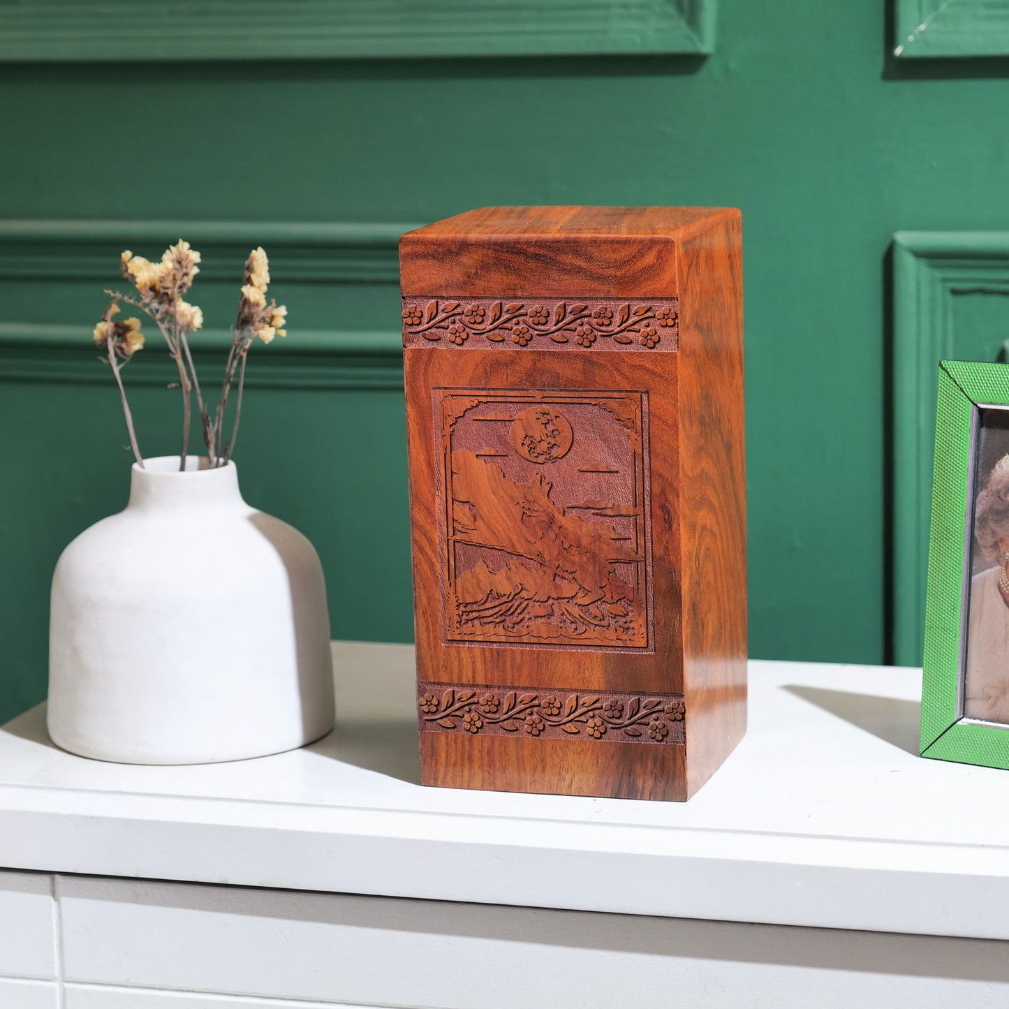 Wolf-themed large wooden urn, a memorial keepsake suitable for men and women ashes.