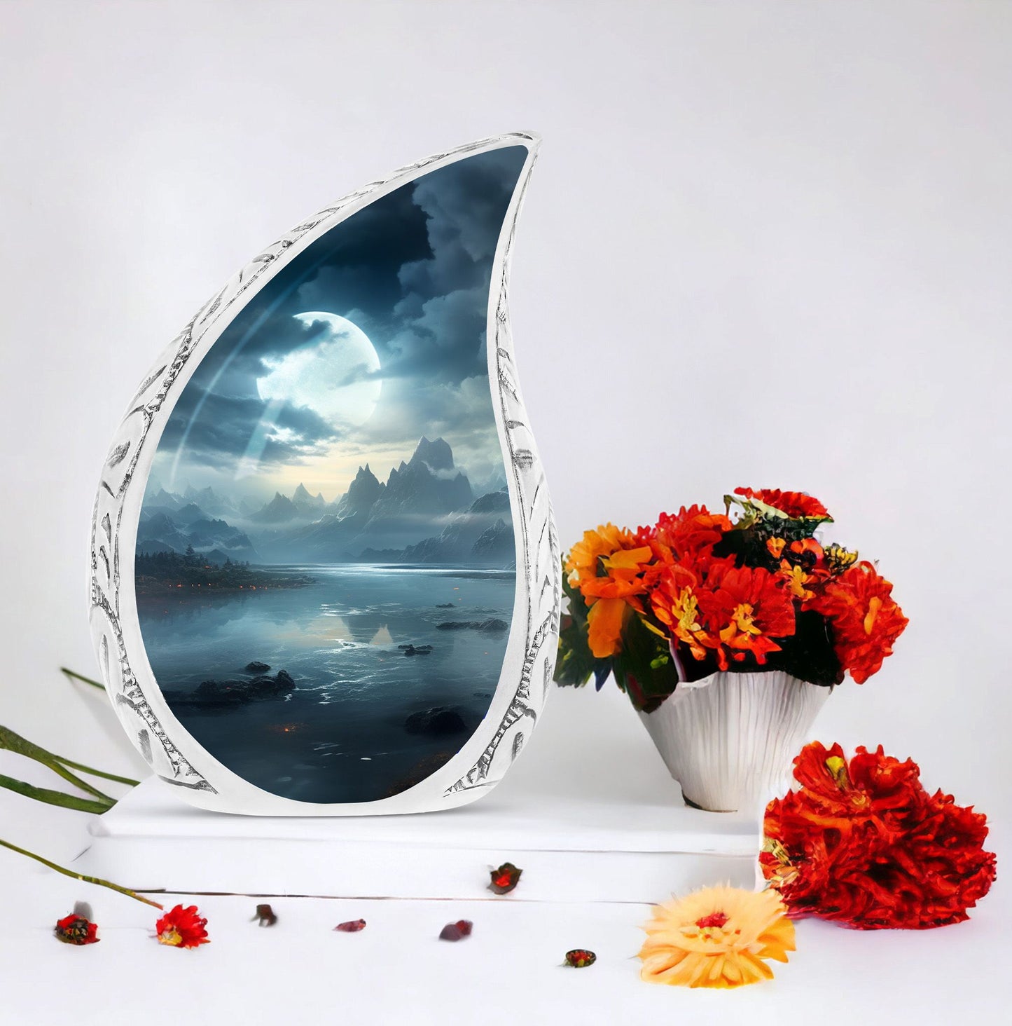 Medium-sized Moonlit Urns for men's ashes, suitable for funeral and burial purposes