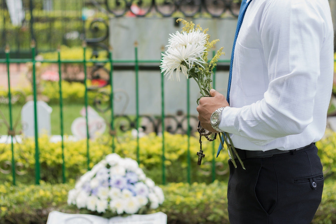 How to Plan a Memorial Service: Step-by-Step Guide