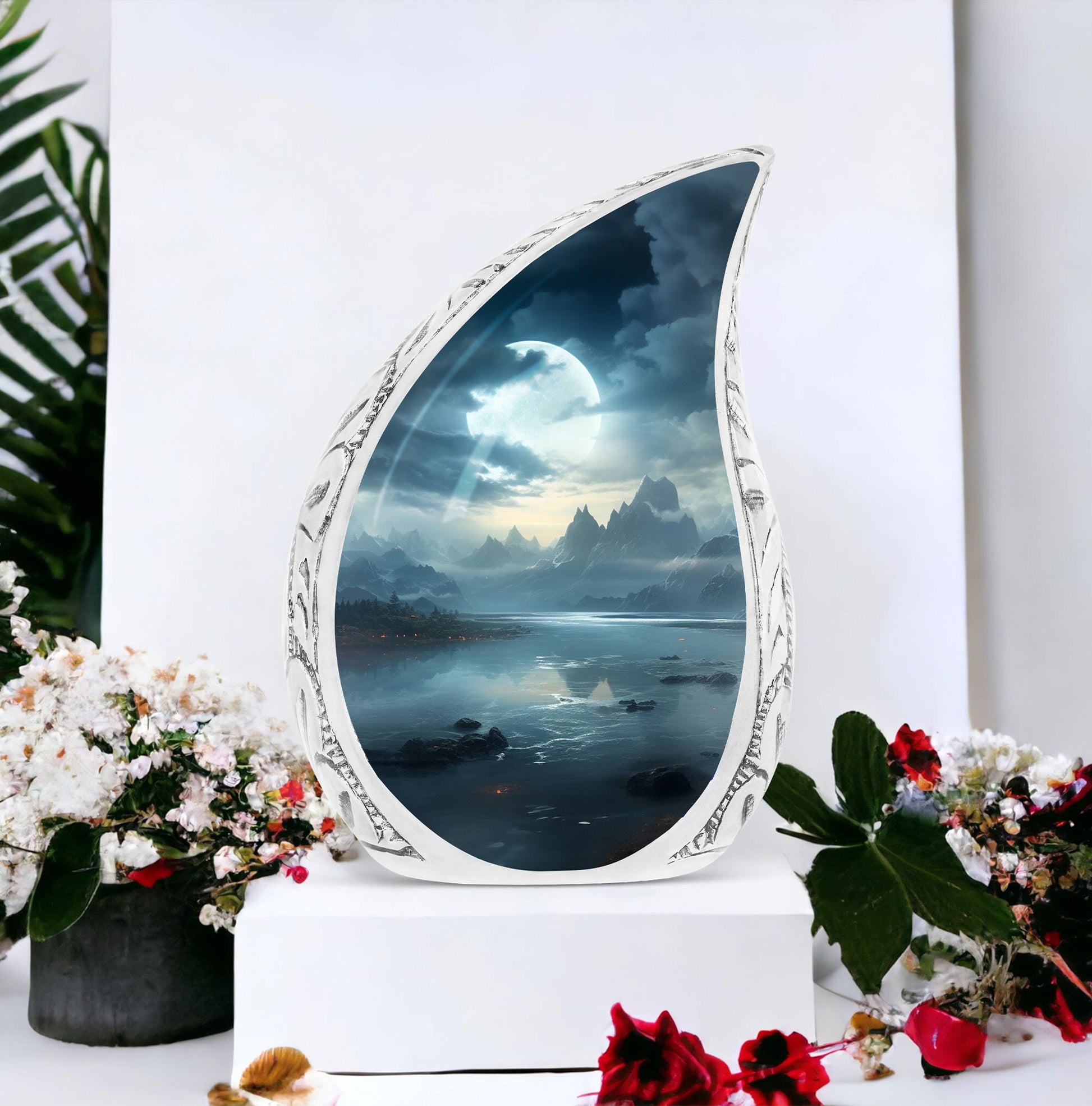 Medium-sized Moonlit Urns for men's ashes, suitable for funeral and burial purposes